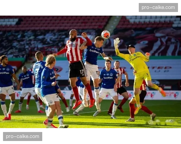 新星闪耀：18岁埃弗顿青训小将完成英超首秀并送出助攻