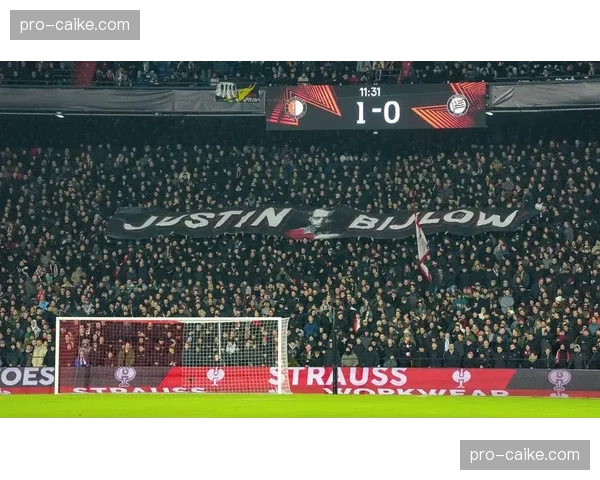 卡马文加故意拖延时间被红牌罚下，皇马少一人作战遭拜仁逆转